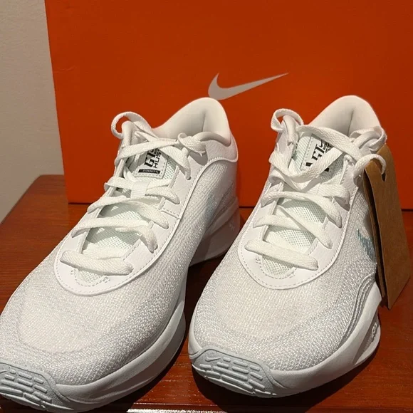 Nike GT Hustle Academy Basketball Shoes - Picture 7 of 15